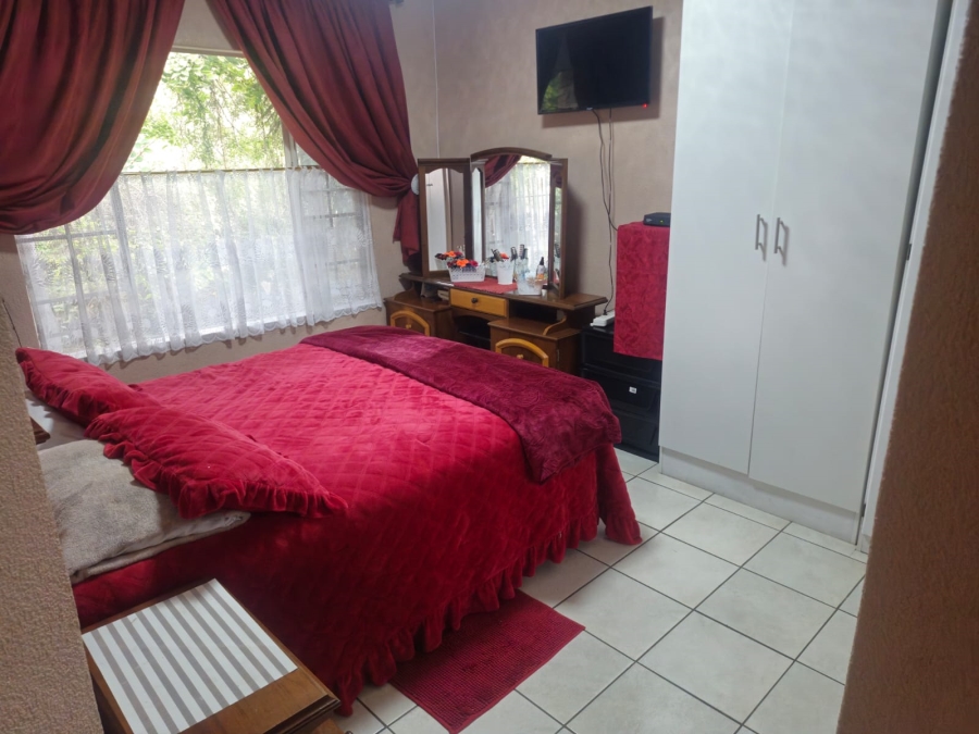 4 Bedroom Property for Sale in Safari Gardens North West